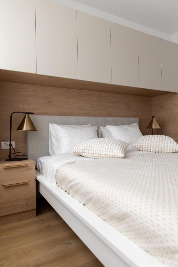 Studio 8 I One Bedroom Apartment I Airport I Therme Otopeni Dış mekan fotoğraf